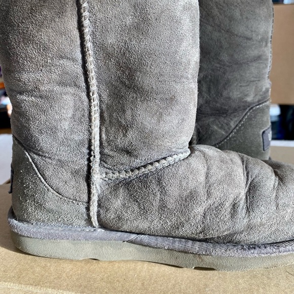 Kids' Ugg Boot Classic II in Grey | Size 2 - Picture 9 of 11